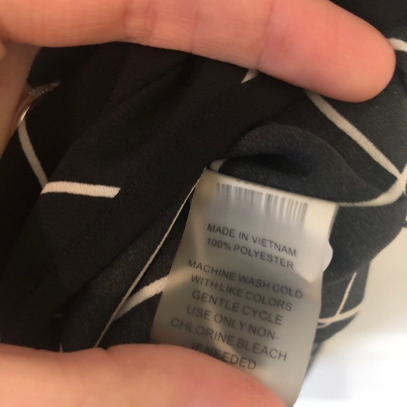 VINCE CAMUTO Keyhole Back Blouse - Picture 7 of 7